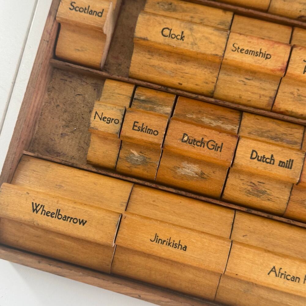 Vintage 1930s Creative Pictured
Printer Ink Stamp Tray with 40
Stamps Rare - Picture 2 of 13